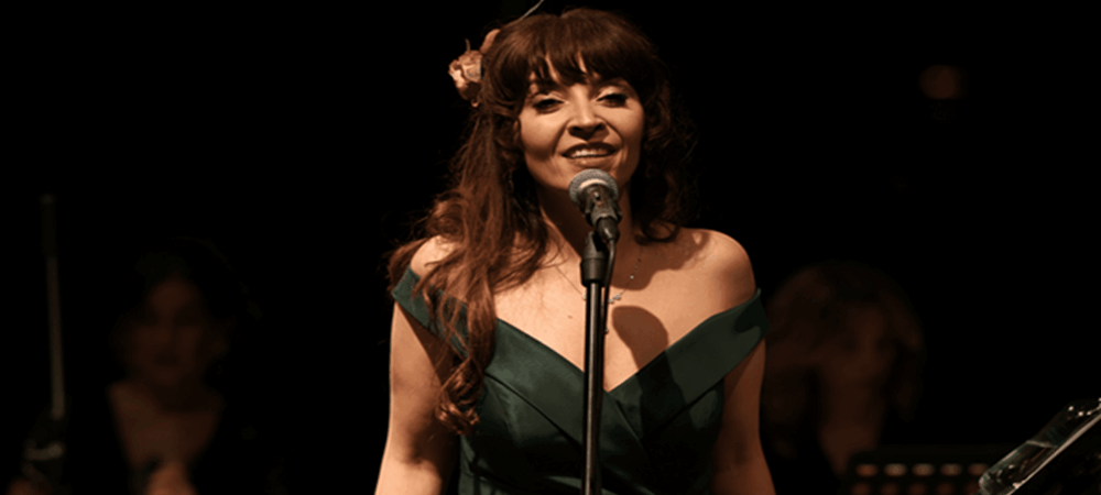 Ünlü soprano GÜNAY ACAR, Beşiktal Deniz Müzesi'nde sanatseverlerle buluştu.