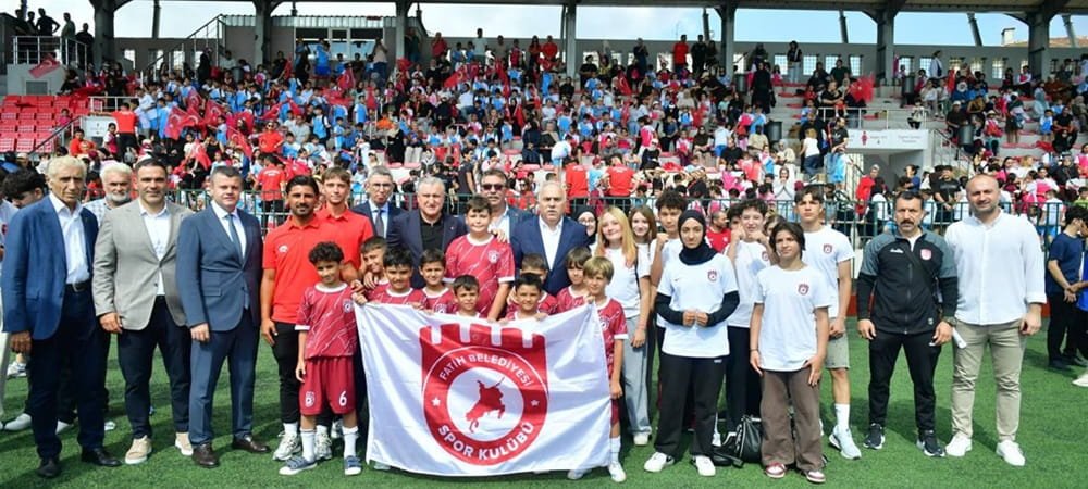 Fatih’te 8 bin 500 çocuk yazı sporla geçirdi