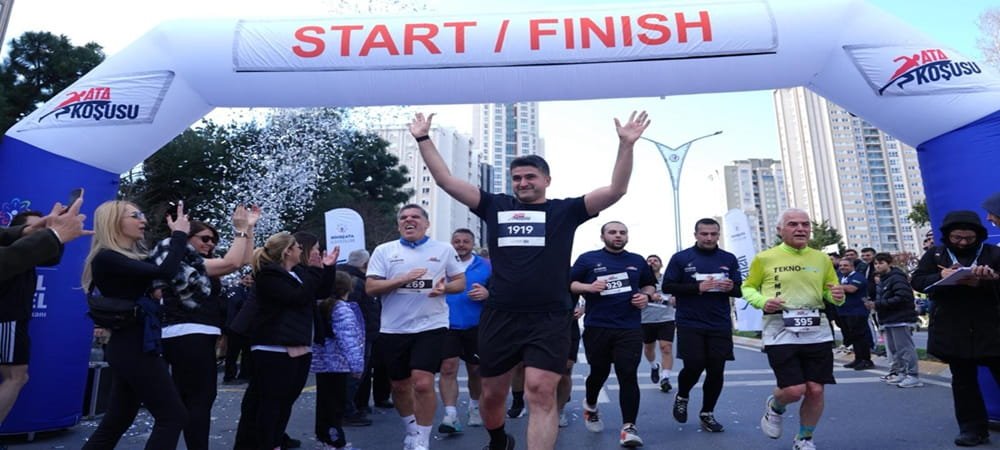ATAŞEHİR’DE BİR İLK: 1200 SPORCU ATA KOŞUSU’NDA TER DÖKTÜ